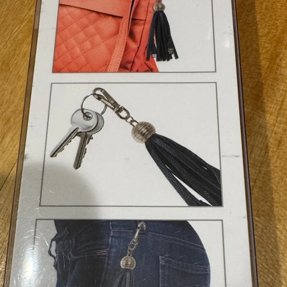 Just wireless Black Tassel Fashion Charge & Sync Cable Keychain